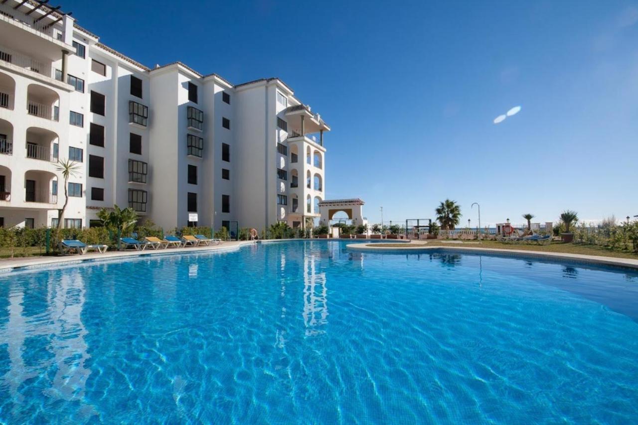 شقة Stunning Views Await You In Marina De La Duquesa Castillo de Sabinillas المظهر الخارجي الصورة