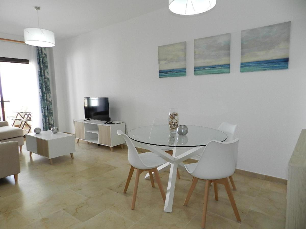 شقة Stunning Views Await You In Marina De La Duquesa Castillo de Sabinillas المظهر الخارجي الصورة