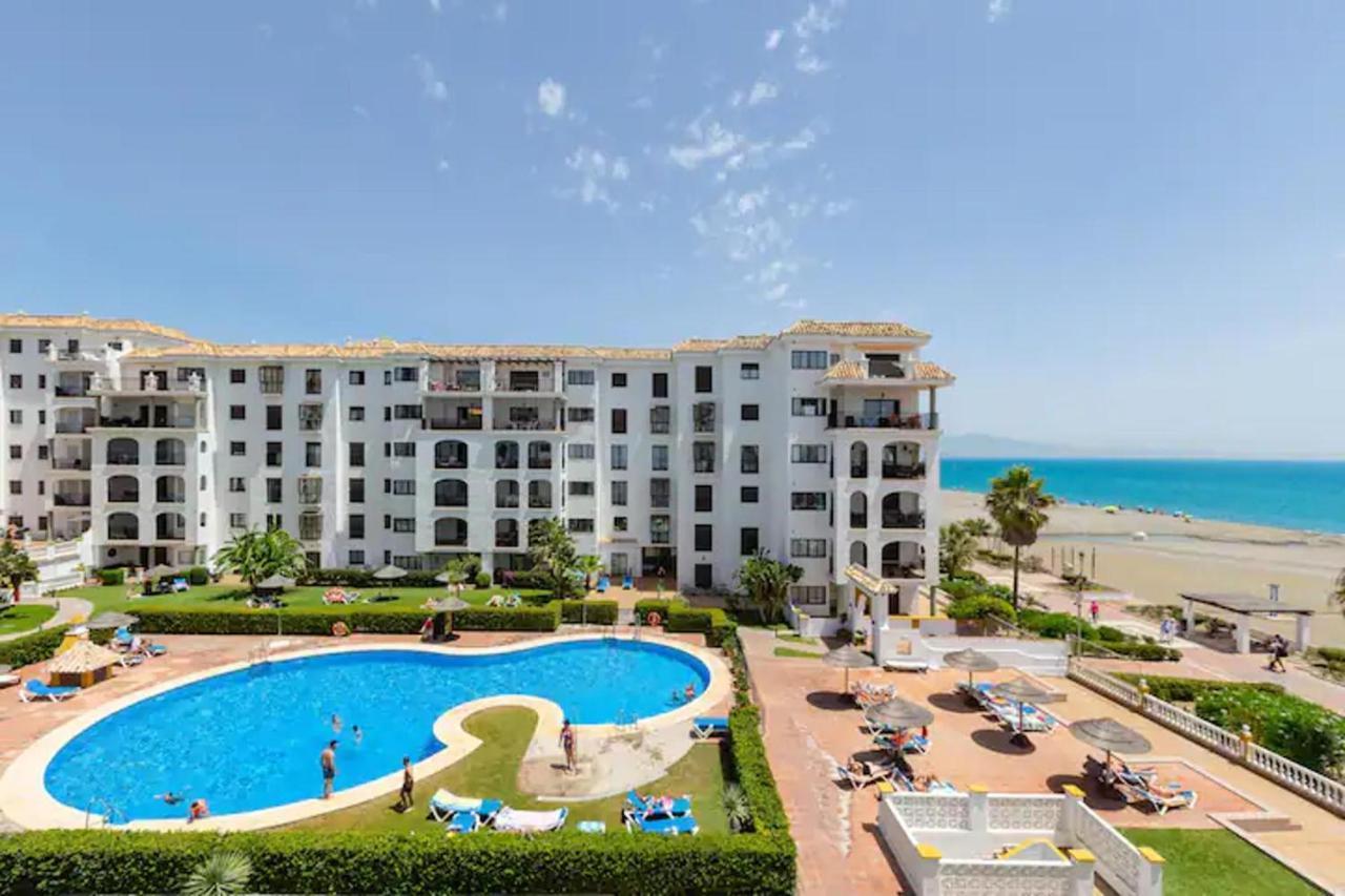 شقة Stunning Views Await You In Marina De La Duquesa Castillo de Sabinillas المظهر الخارجي الصورة