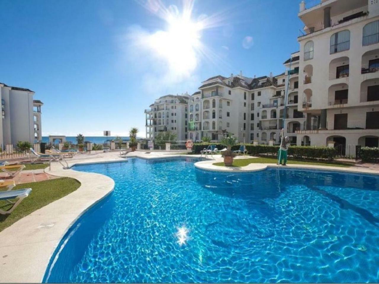 شقة Stunning Views Await You In Marina De La Duquesa Castillo de Sabinillas المظهر الخارجي الصورة